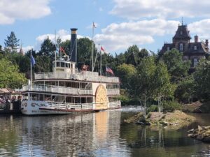 frontierland disneyland paris 2022