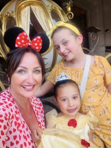 family picture outside auberge de cendrillon