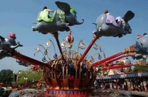 Dumbo the Flying Elephant offride