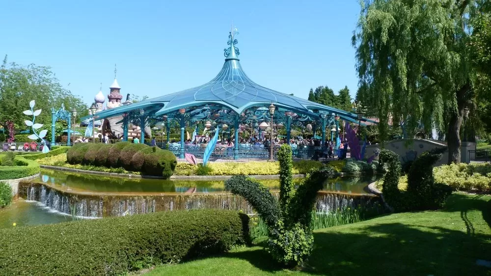 Mad Hatter's Tea Cups: Attraction