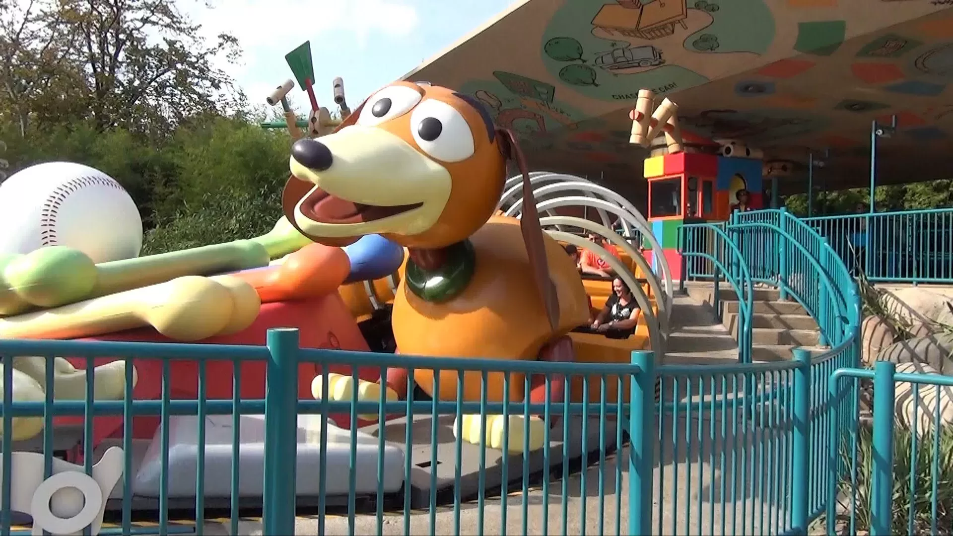 Slinky Dog Zigzag Spin in Toy Story Playland — DLP Guide • Disneyland Paris  Guidebook